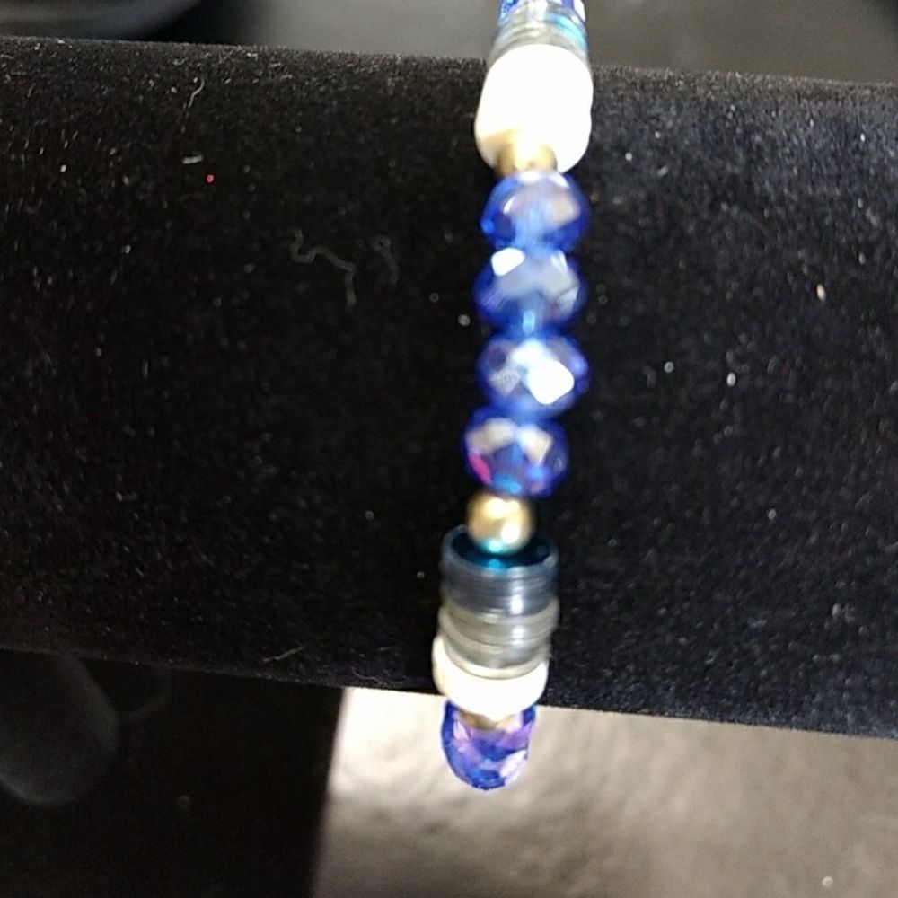 **Last Chance!! Final Sale** Sparkly blue beaded stretch bracelet 7.25"